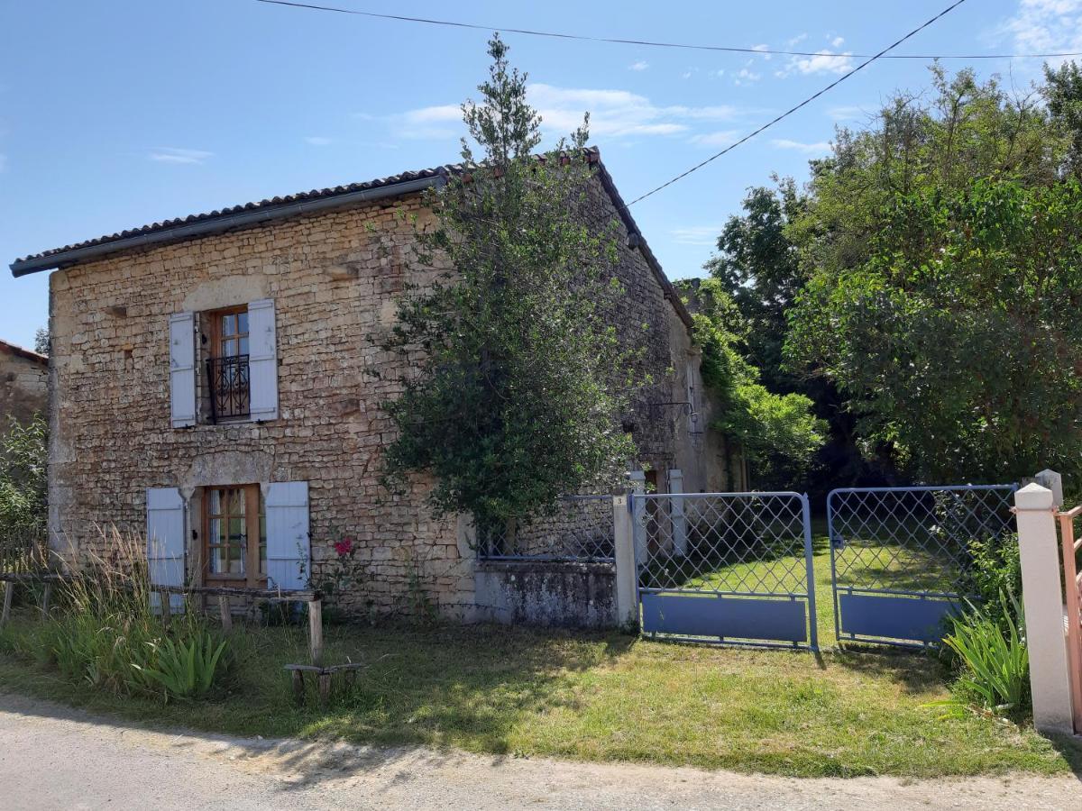 Wisteria Cottage Les Adjots Екстериор снимка