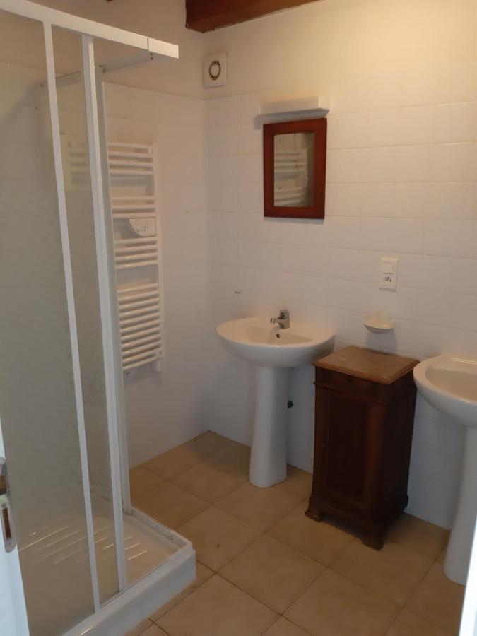 Wisteria Cottage Les Adjots Екстериор снимка